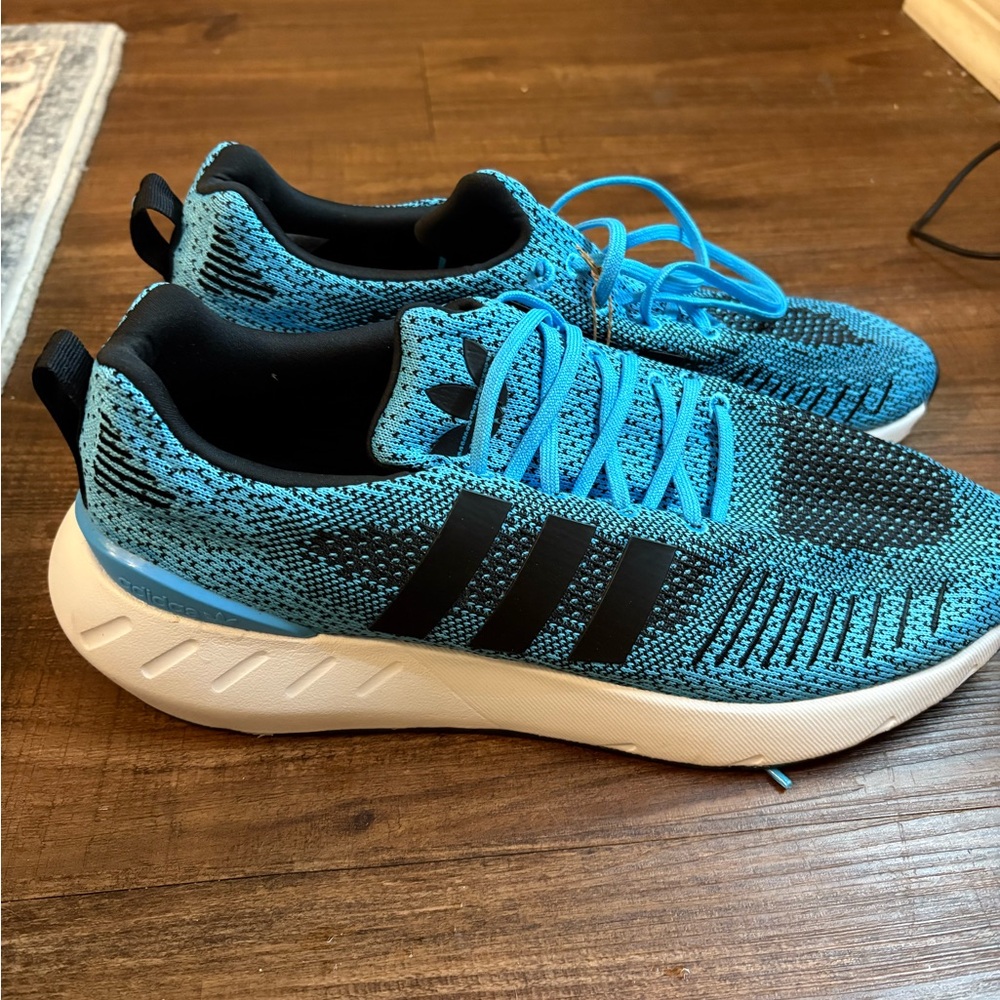 Adidas originals men’s swift run 22 blue size 10.5 men’s new with tags